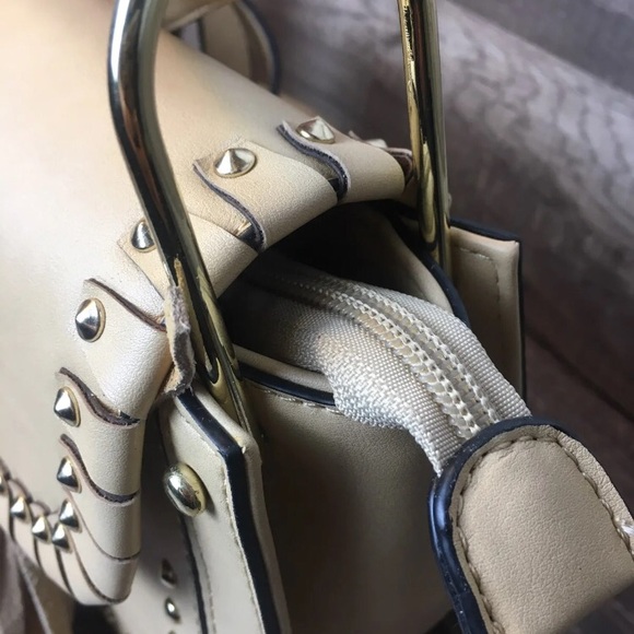 Nicole lee - Picture 3 of 3